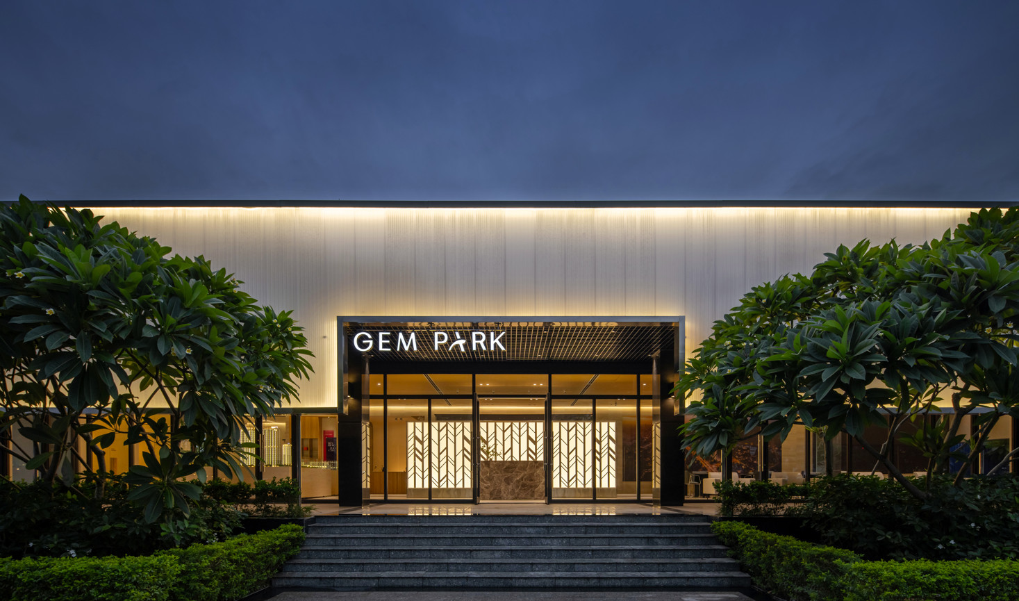 Thi công lắp đặt biển hiệu quảng cáo logo chữ nổi 